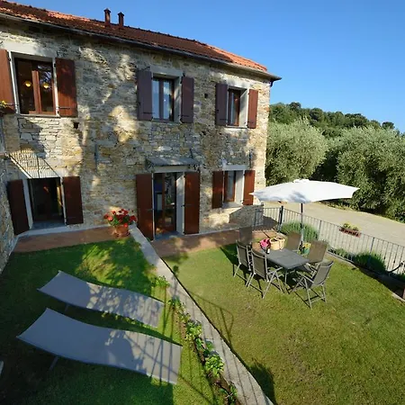 Agriturismo Casale Filiberto Фермерский дом Diano San Pietro